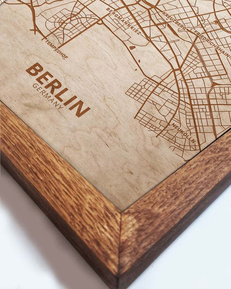 Holzstadtplan von Berlin - Stadtplan, in einem Eichenholzrahmen 2