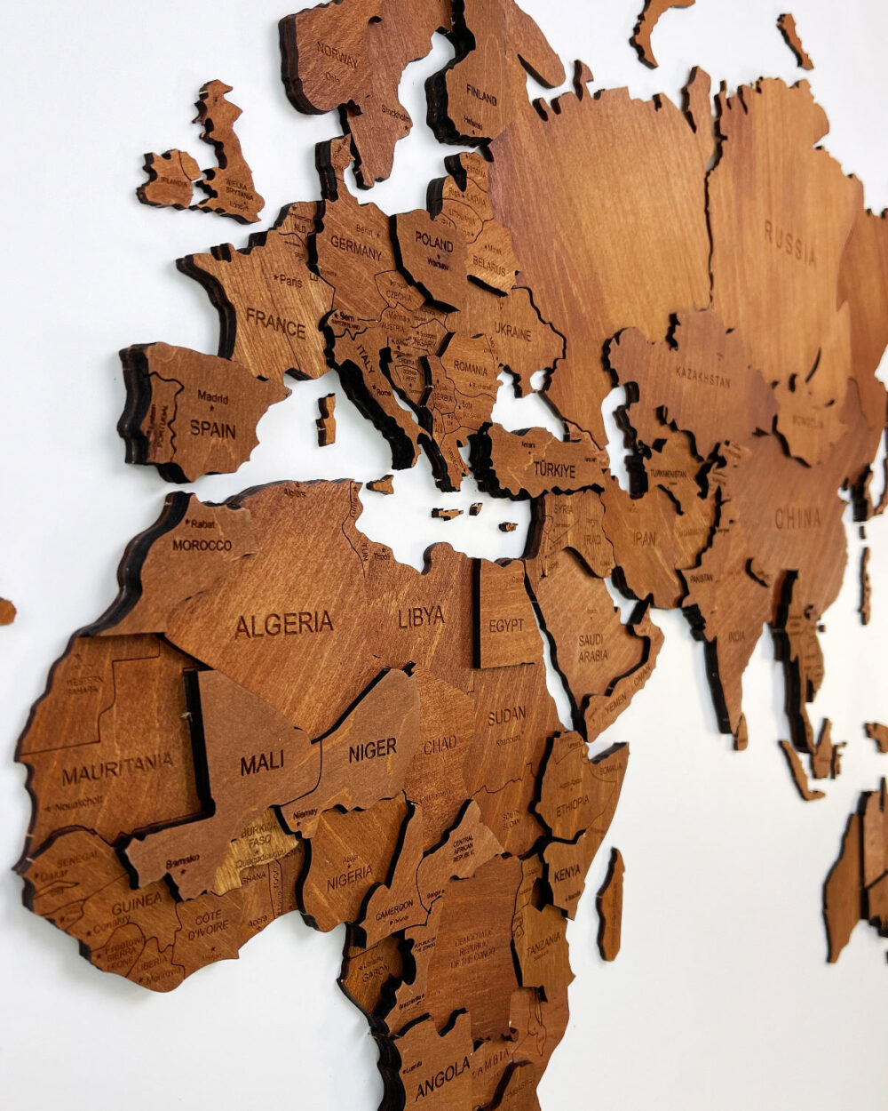 3D Weltkarte aus Holz Walnuss