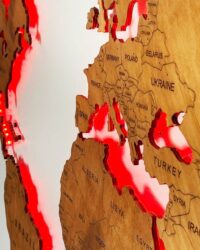 LED-beleuchtete Weltkarte aus Holz klassisch 3