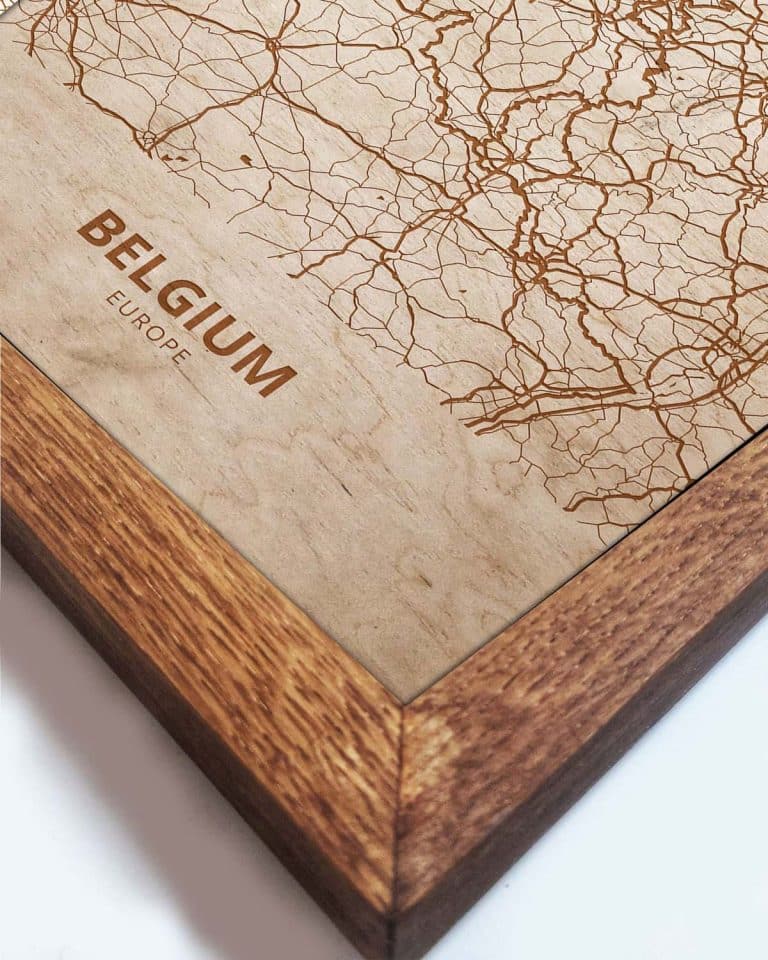 Holzkarte von Belgien, Länderkarte in Eichenholzrahmen 2